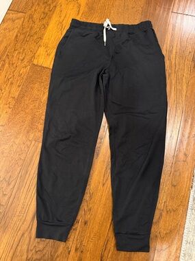 Vuori women’s performance joggers